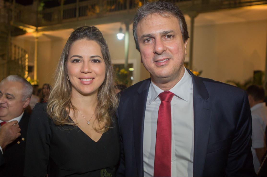 Governador Camilo Santana e primeira-dama Onélia Leite em evento social antes da pandemia