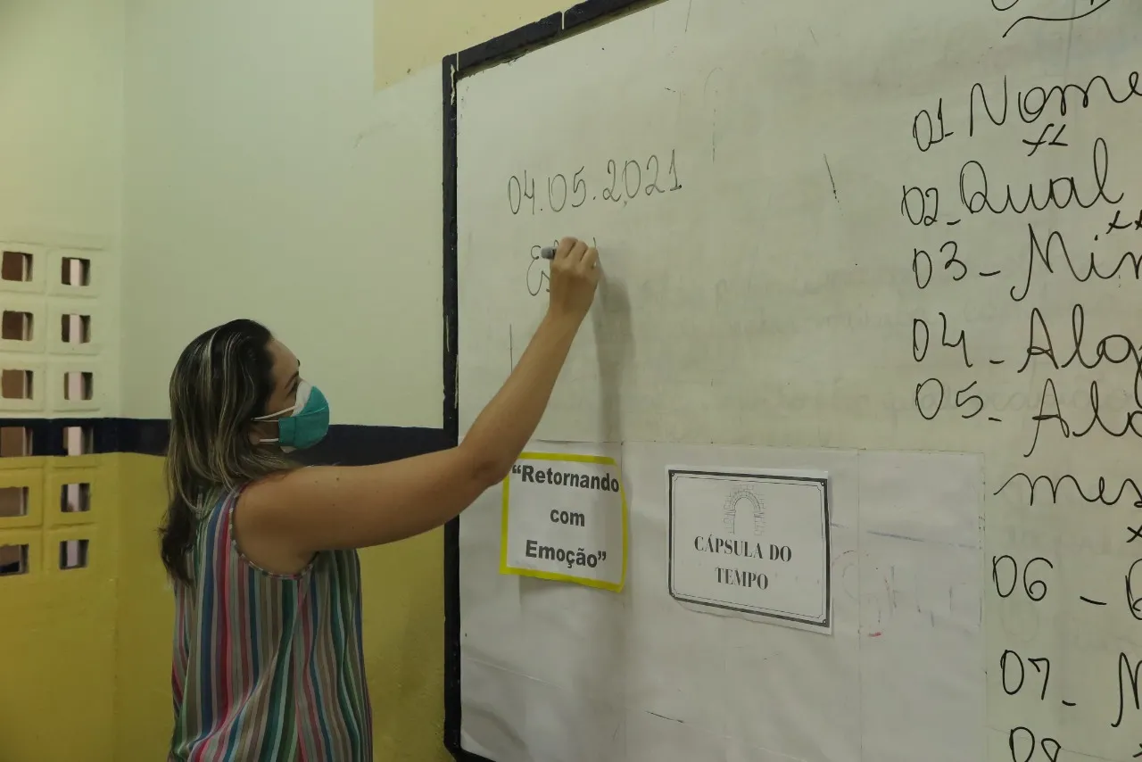 Renata se desloca ao Pernambuco três vezes por semana para ministrar aulas. No estado vizinho as aulas estão na modalidade híbrida