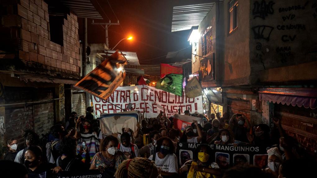 manifestação após morte de 28 moradores na favela do jacarezinho, no rio de janeiro