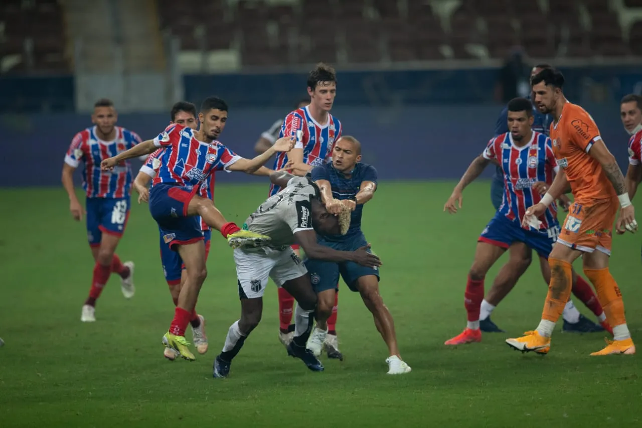 Jogadores de Ceará e Bahia se desentenderam ao término do jogo na Arena Castelão