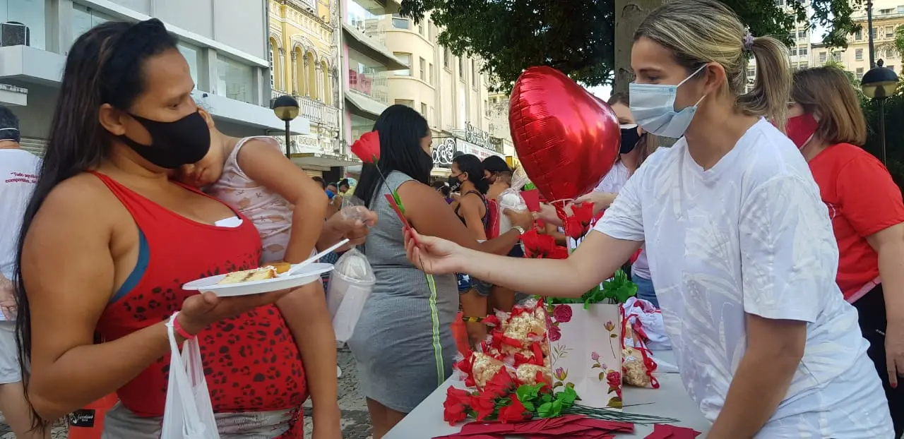 Neste período pandêmico, já entregamos aproximadamente 15 toneladas de alimentos para famílias em situação de vulnerabilidade social.