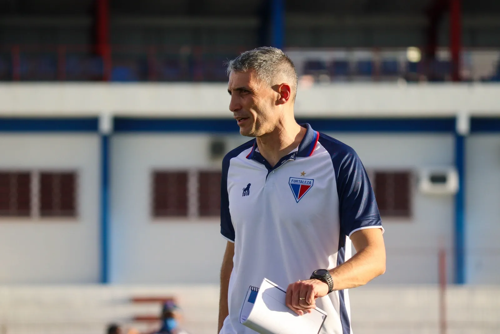 O técnico Juan Pablo Vojvoda assina contrato até o fim de 2021