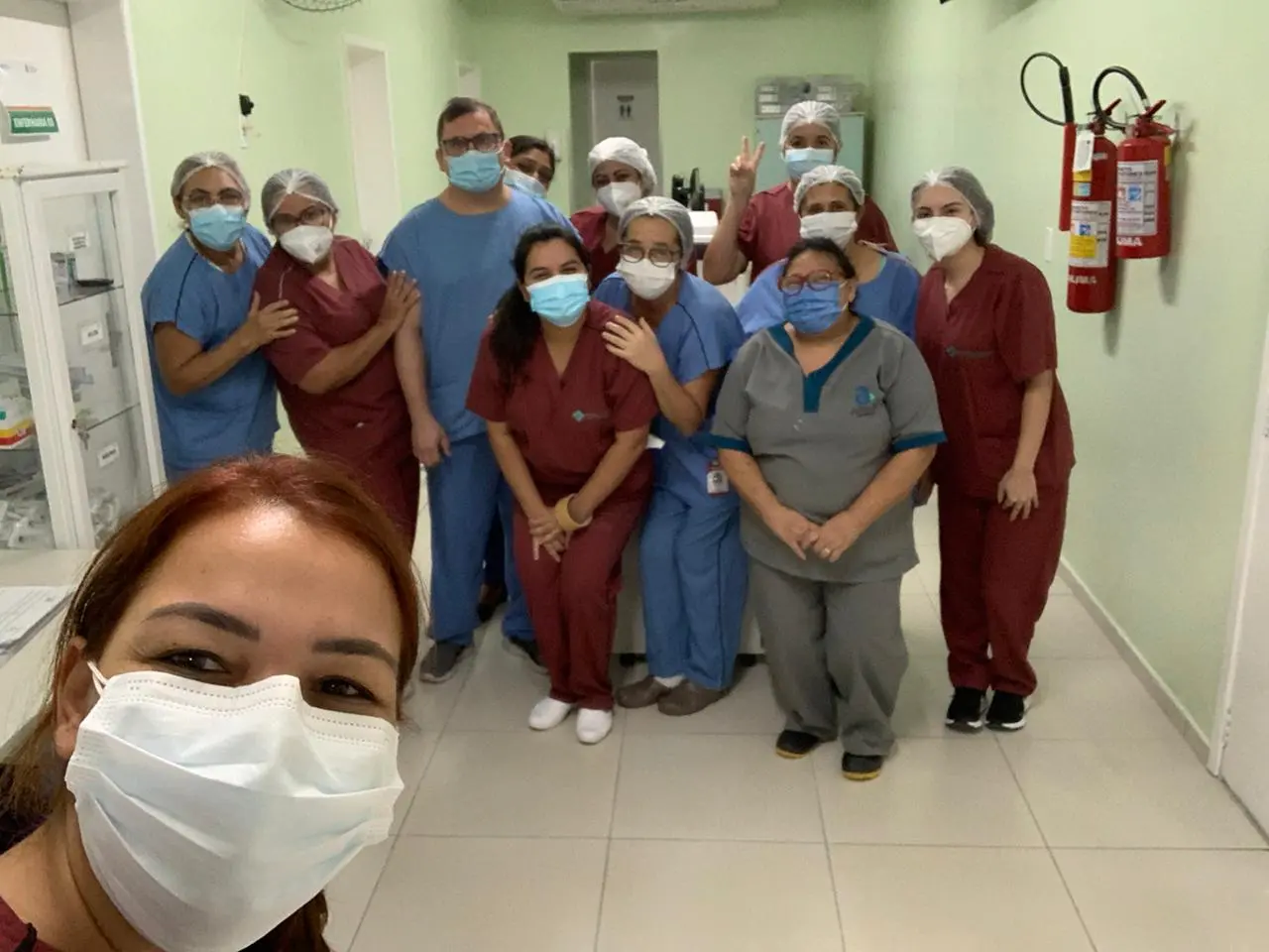 Aline Freitas Campelo, gerente de enfermagem do HMJMA, e sua equipe.