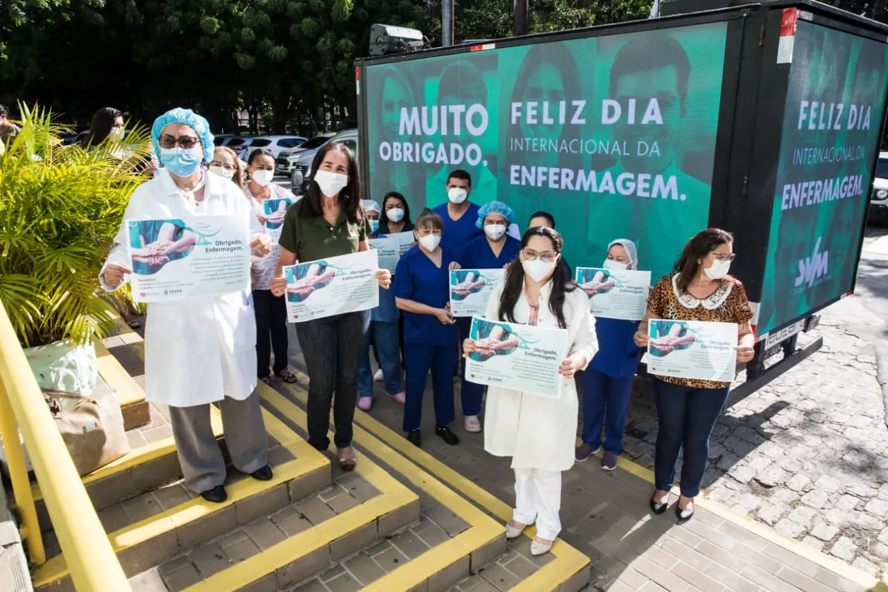 enfermeiros sendo homenageados