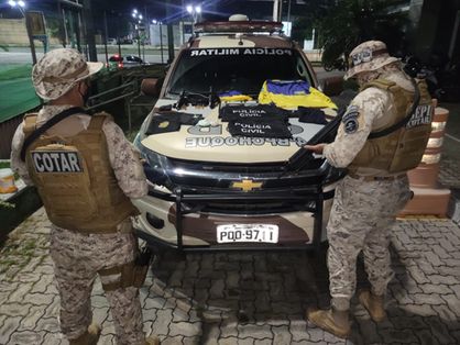 Polícia Militar apreendeu armas de fogo e uniformes da Polícia Civil e dos Correios, nas buscas pelos suspeitos do crime