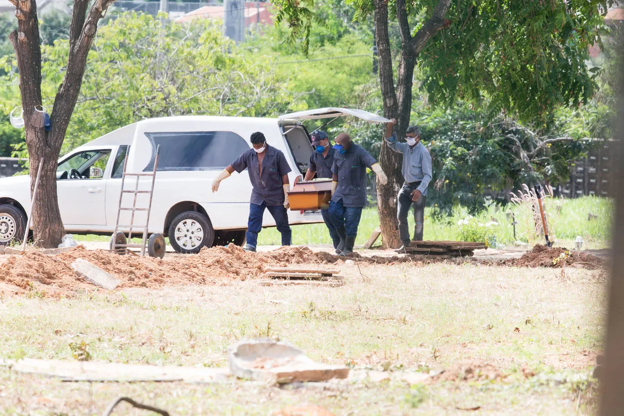 Auxílio-funeral custeia despesas com traslado do corpo, urna, ornamentação, dentre outros serviços funerários