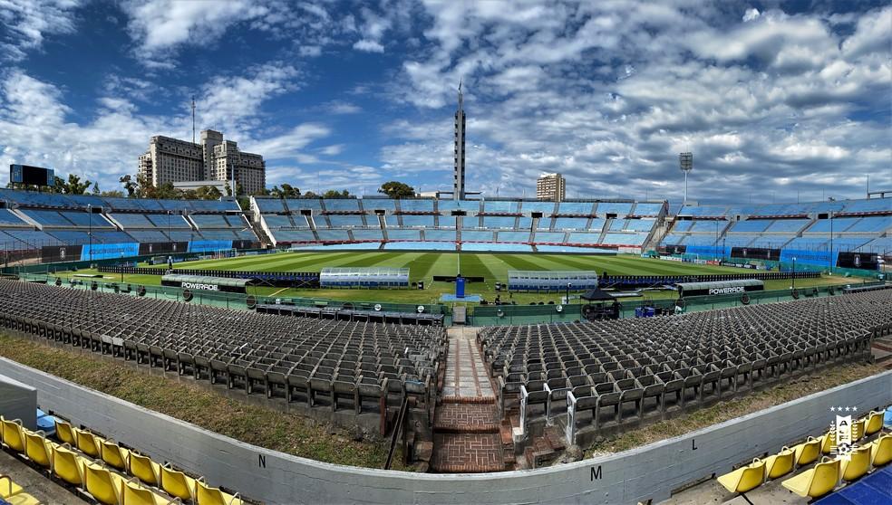 Imagem aberta do Estádio Centenário, no Uruguai, em dia ensolarado