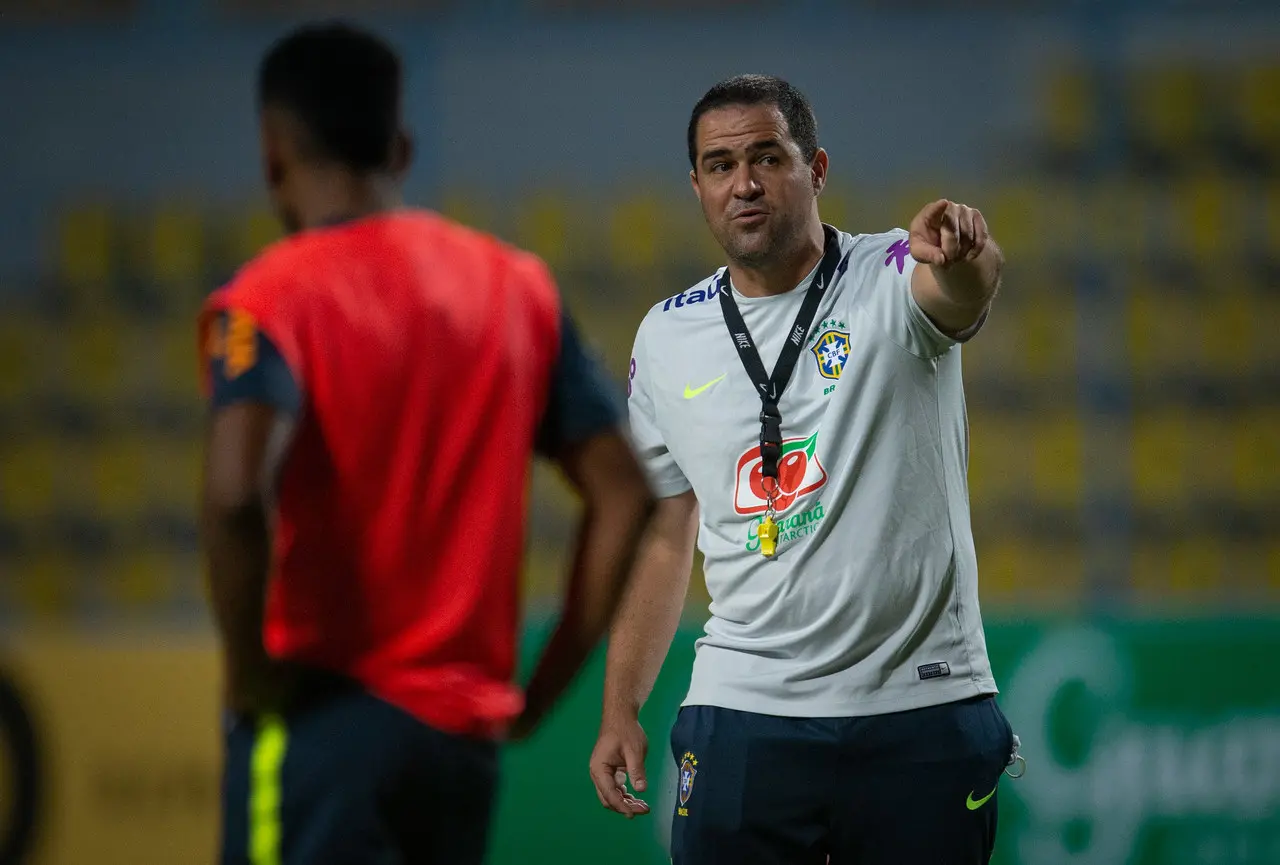 André Jardine em treino da Seleção Brasileira