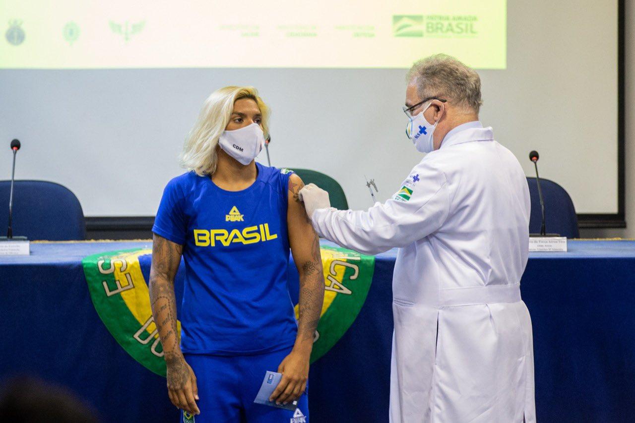 Ana Marcela Cunha  disputará a maratona aquática (10 KM) e foi a primeira a ser vacinada