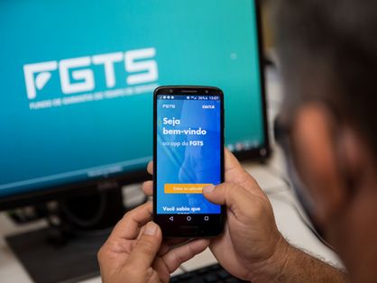 FGTS aplicativo e computador