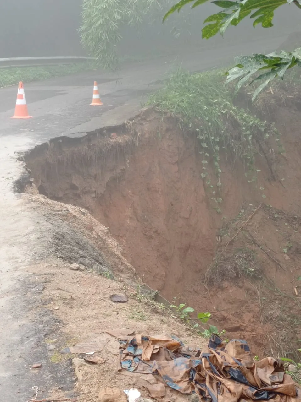 Rodovia Redenção com ponto de desabamento