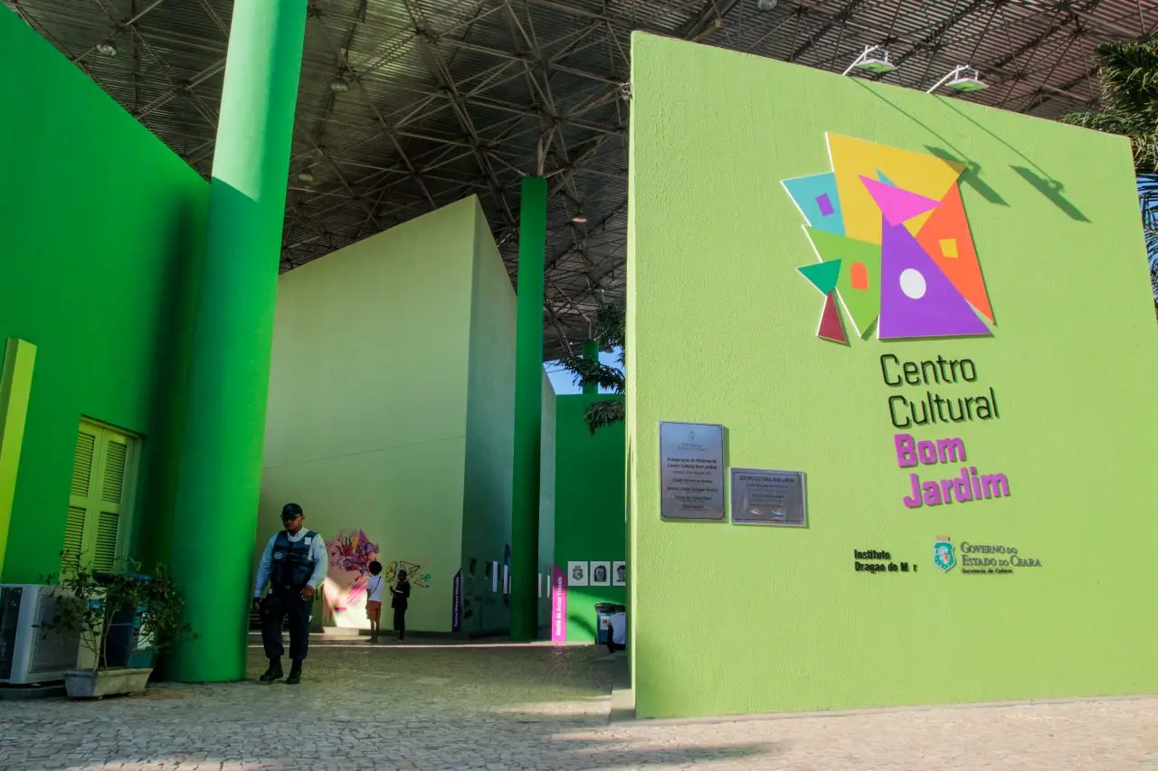 fachada do centro cultural bom jardim