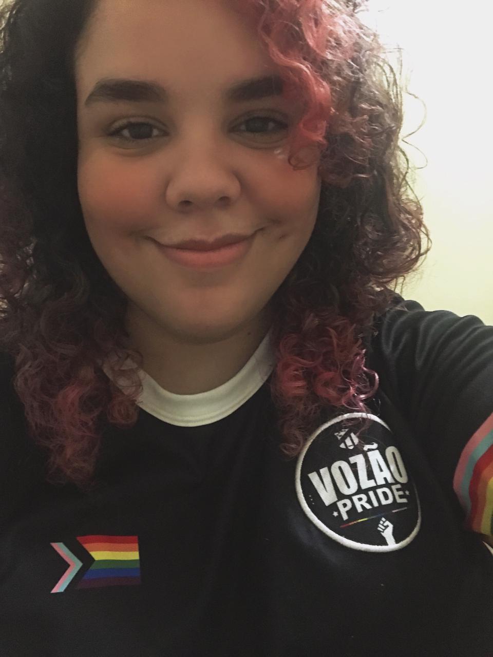 Ana Beatriz Morais Monteiro, cofundadora do Vozão Pride, conta que o movimento foi criado para debater pautas e exigir reconhecimento e respeito.