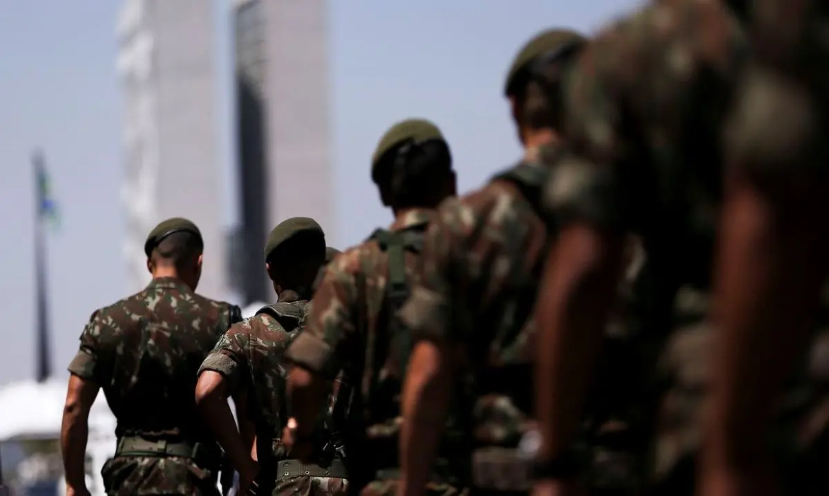 Imagem da notícia: Exército abre 170 vagas para nível superior e 440 para médio; Marinha terá concurso para aprendizes