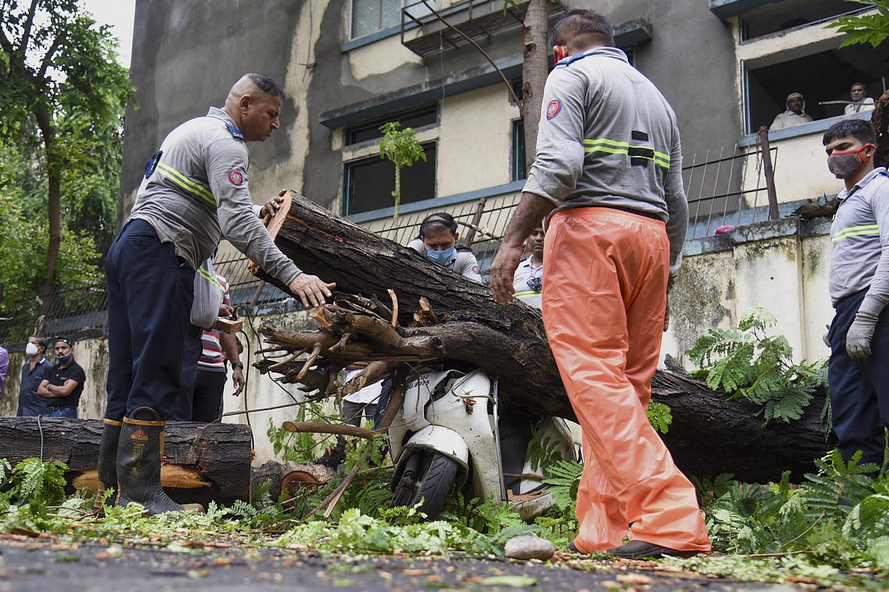 Destroços causados pelo ciclone Tauktae, na Índia