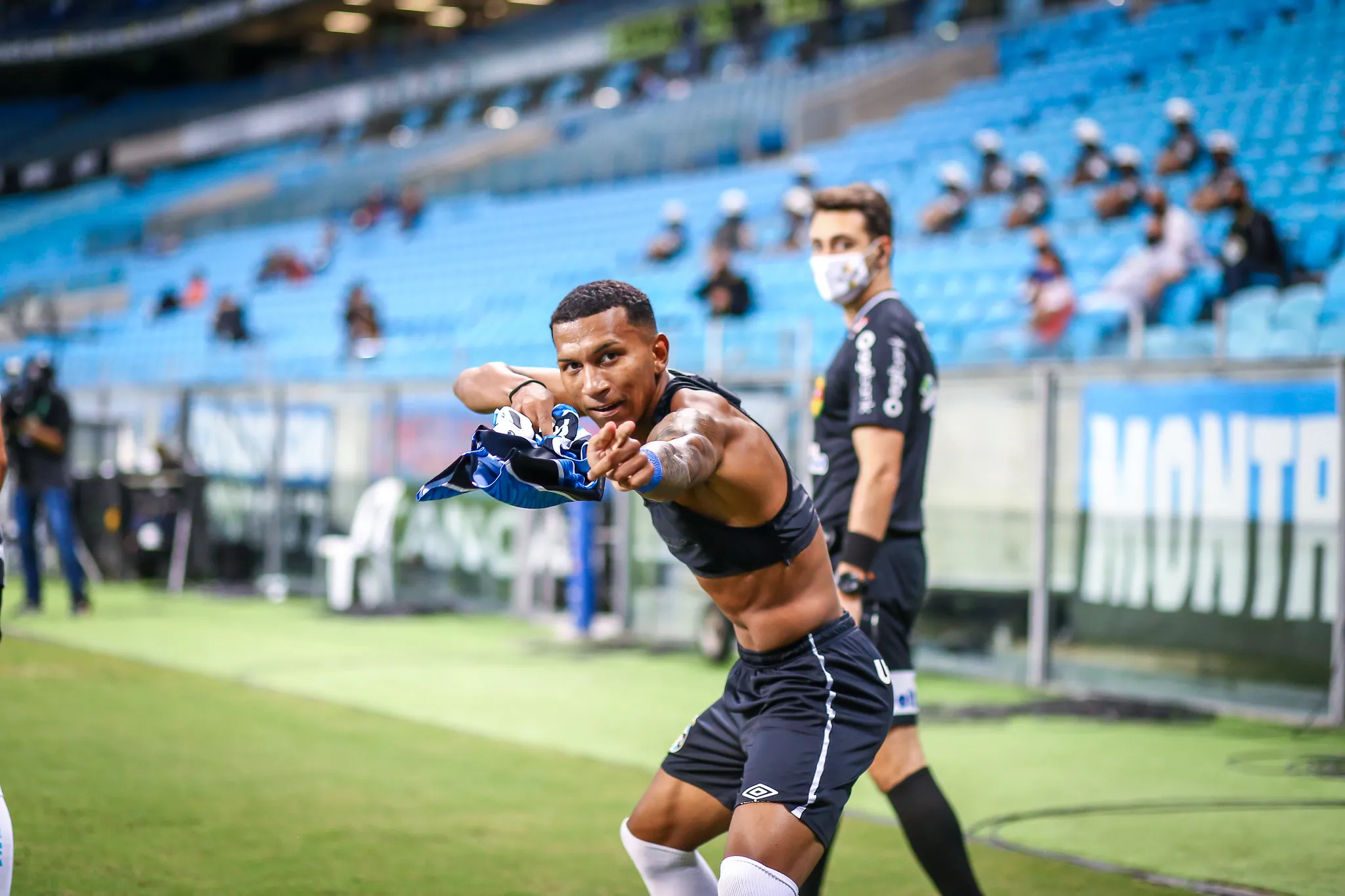O atacante Léo Chú, ex-Ceará, deverá ser titular no Grêmio