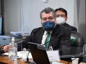 Foto do ex-ministro das Relações Exteriores, Ernesto Araújo, em depoimento à CPI da Covid