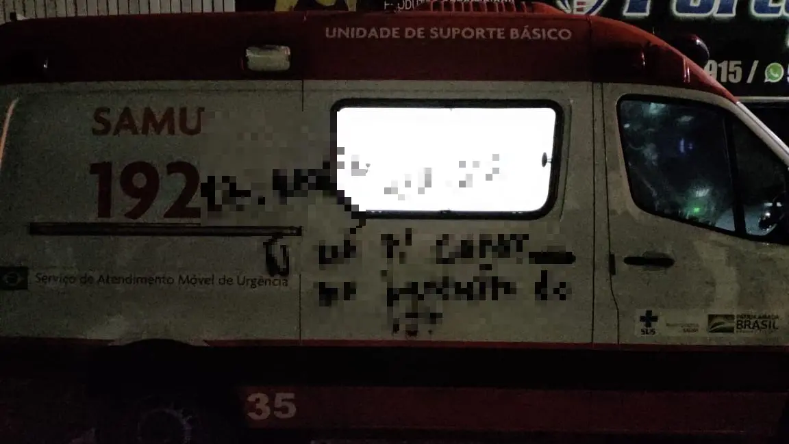 ambulância do Samu Fortaleza pichada