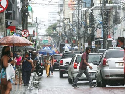 rua movimentada do Centro de Fortaleza
