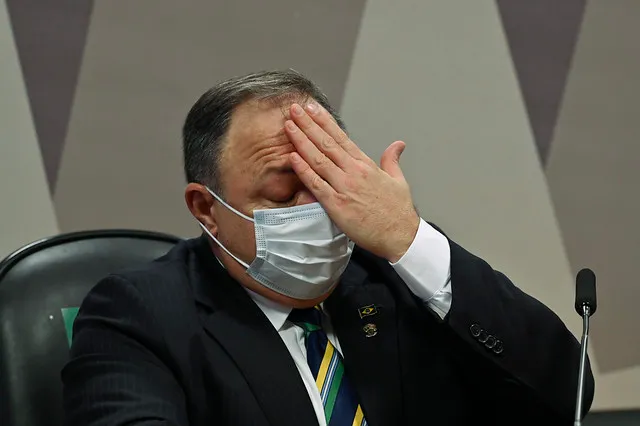 Pazuello chegou a ficar calado após uma pergunta feita na sessão