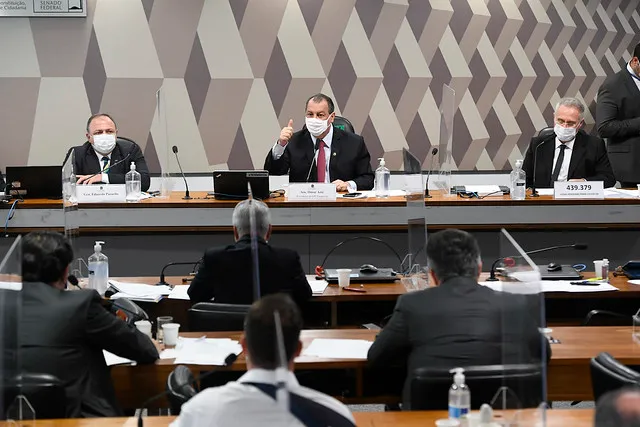 Presidente da CPI, Omar Aziz reagiu à declaração de Pazuello sobre perguntas 