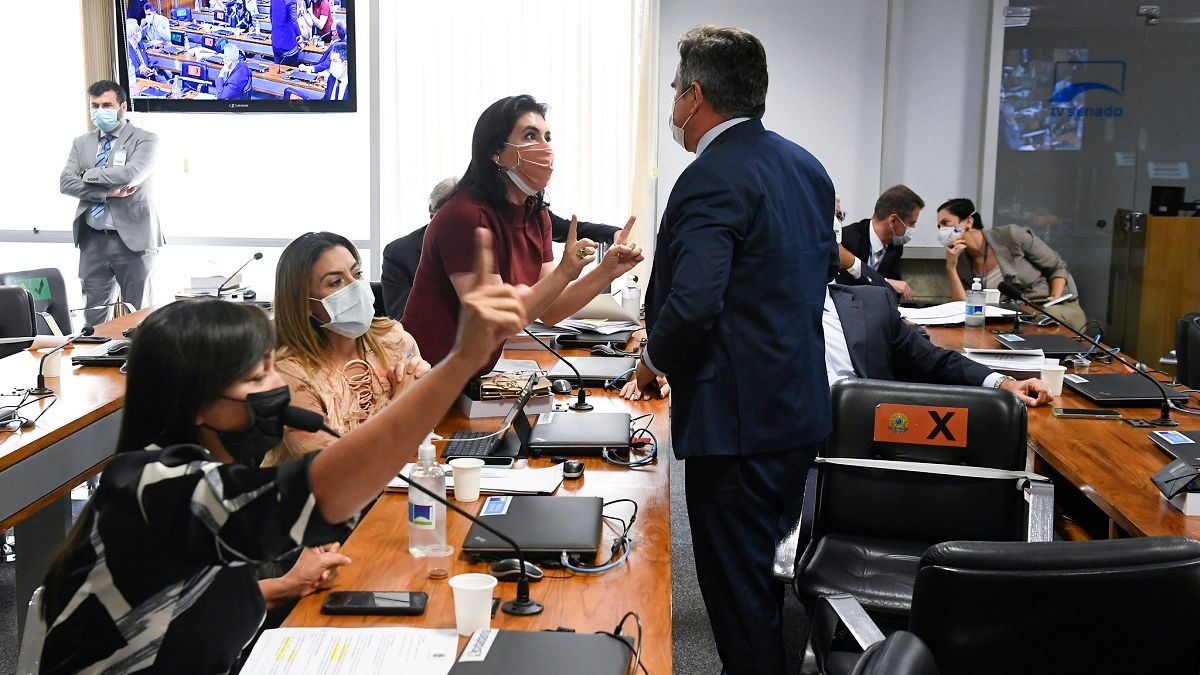 Senadoras Simone Tebet (MDB-MS), Eliziane Gama (Cidadania-MA), Soraya Thronicke (PSL-MS) e Leila Barros (PSB-DF) argumentam com os senadores Ciro Nogueira (PP-PI) e Fernando Bezerra Coelho (MDB-PE)