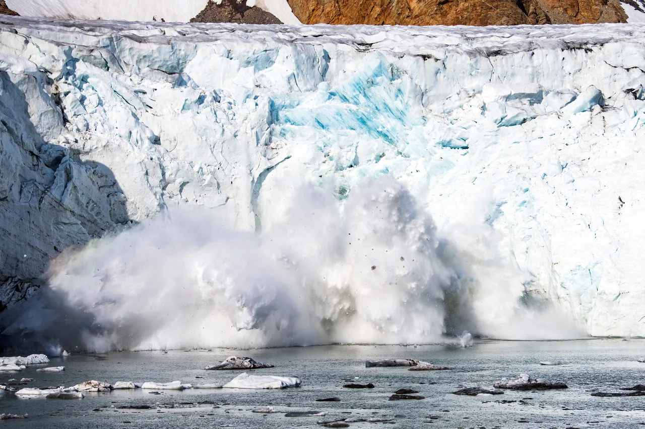 Iceberg se desprende na Antártica e se torna o maior do mundo