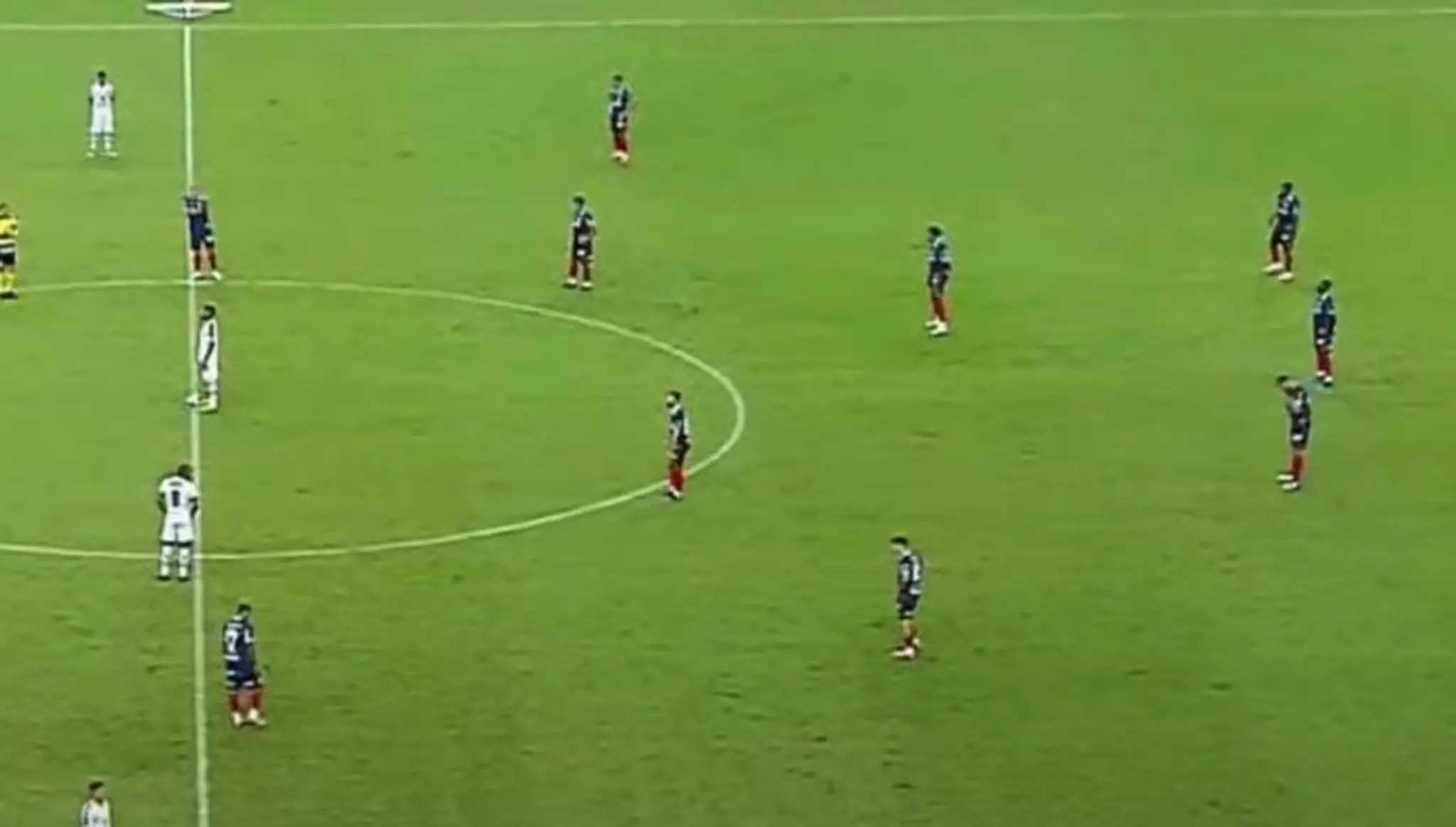 Formação do Fortaleza com Tinga na zaga