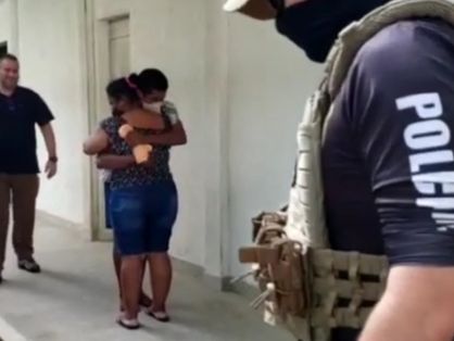 Jovem reencontra mãe após ser sequestrado no Ceará em maio de 2021