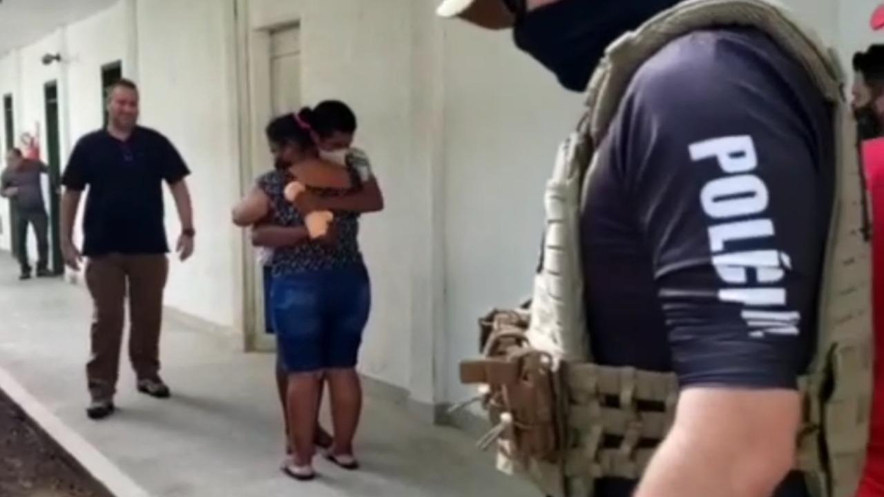 Jovem reencontra mãe após ser sequestrado no Ceará em maio de 2021