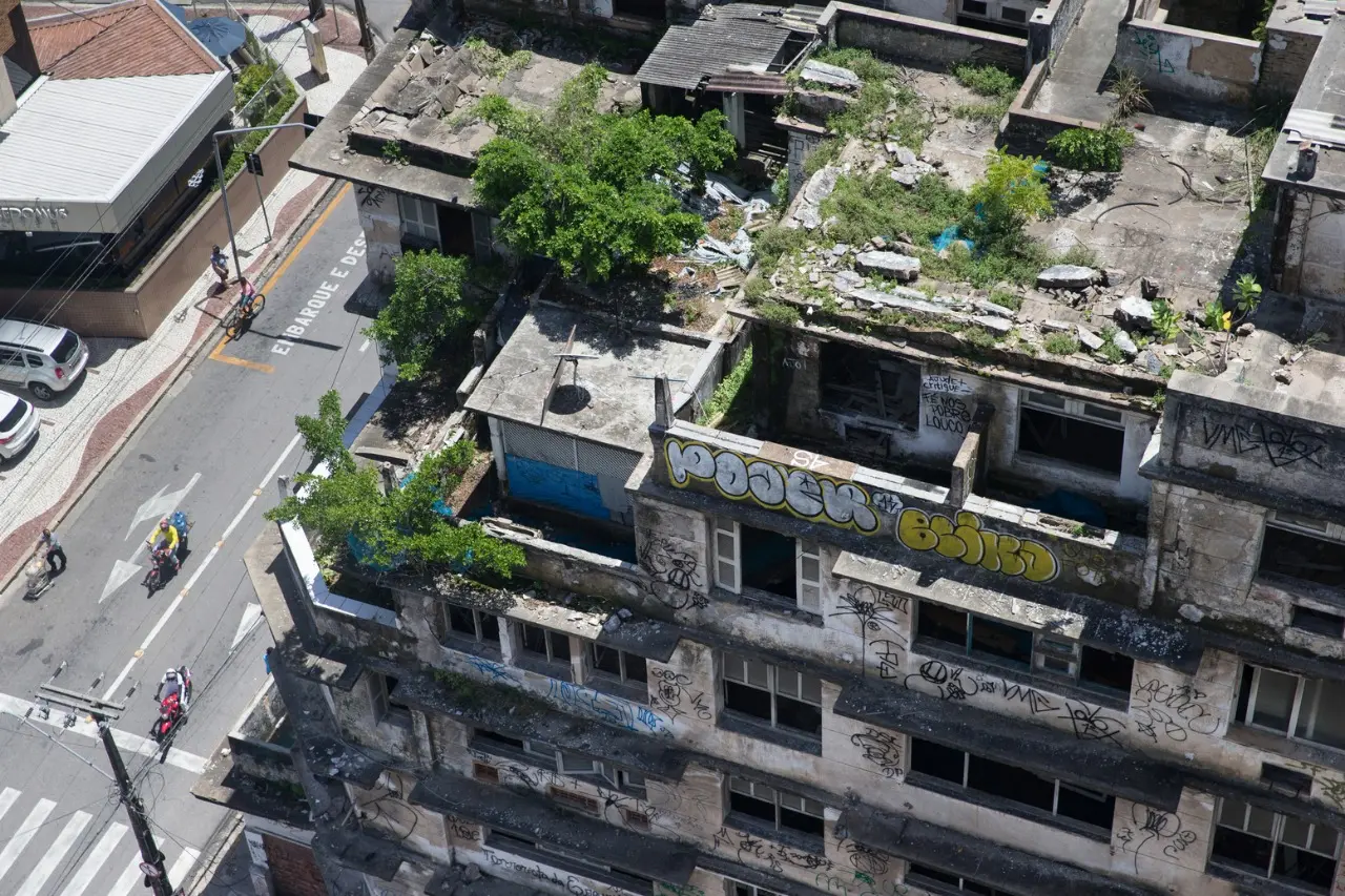 Edifício São Pedro, praia de Iracema, Fortaleza. Abril de 2021