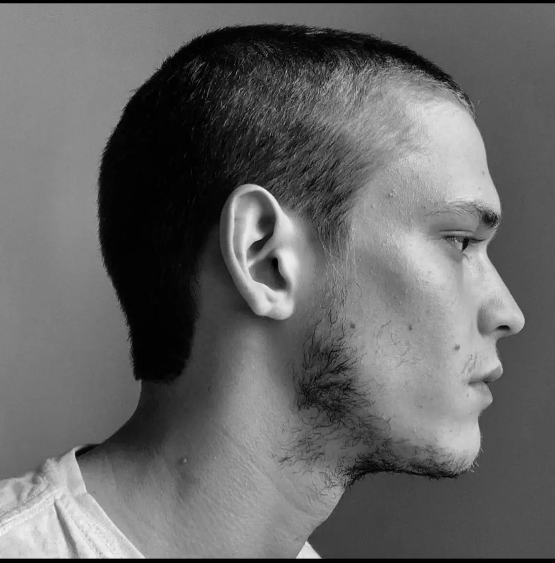 Esta é uma imagem do designer Gabriel Cela