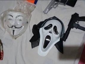 Máscaras e armas apreendidas pela Polícia Civil do DF