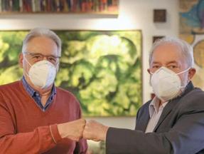 Os ex-presidentes FHC e Lula juntos com máscaras
