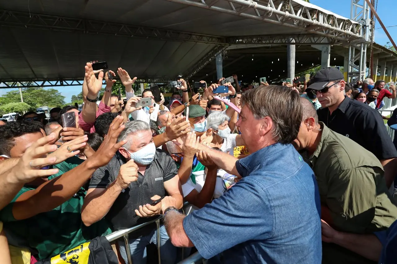 Bolsonaro em meio a multidão no Maranhão