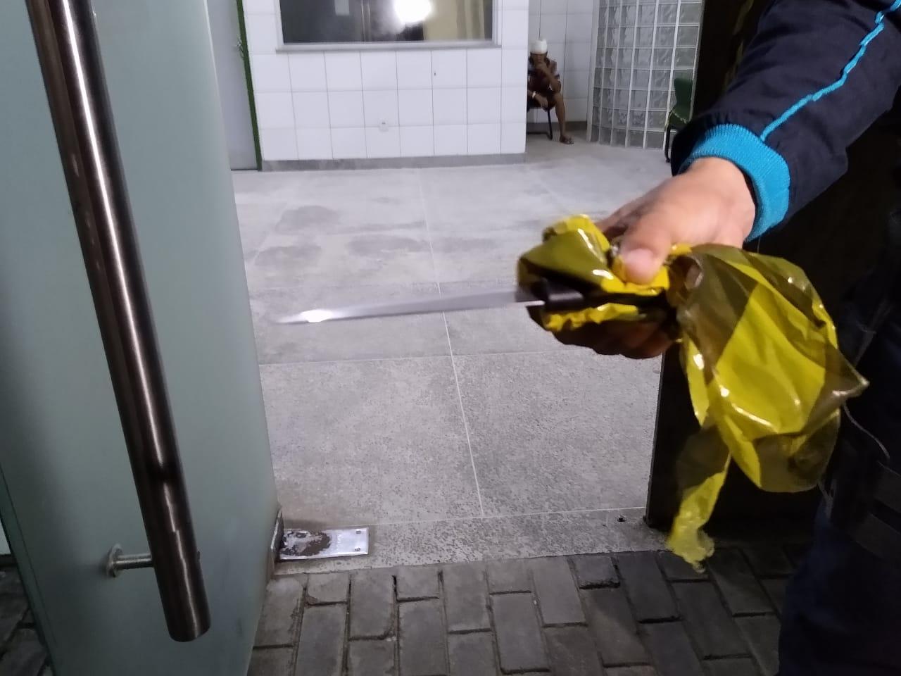 homem morto a facadas no siqueira