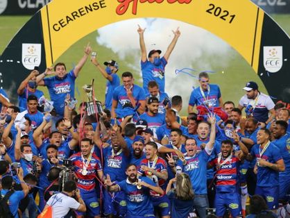 Elenco do Fortaleza comemora título do Campeonato Cearense