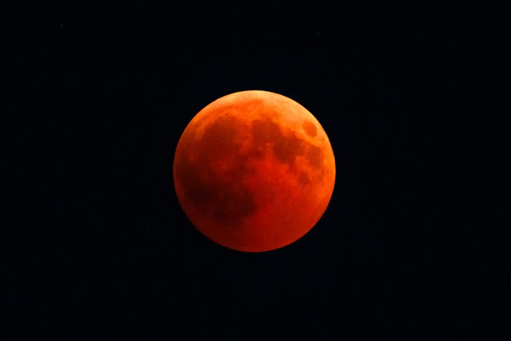 Foto-reprodução da Lua de Sangue