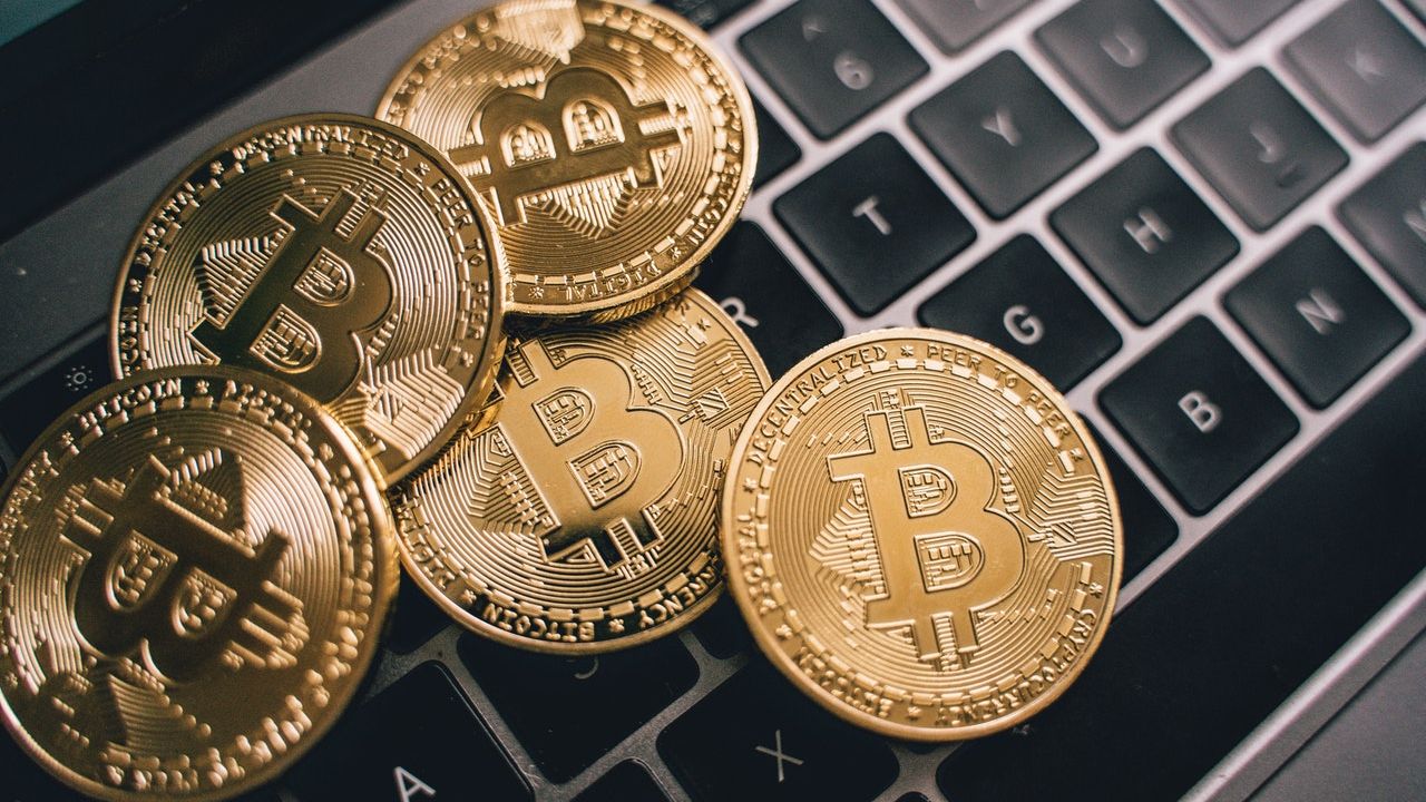 O que está acontecendo com o Bitcoin? - Allisson Martins - Diário do  Nordeste