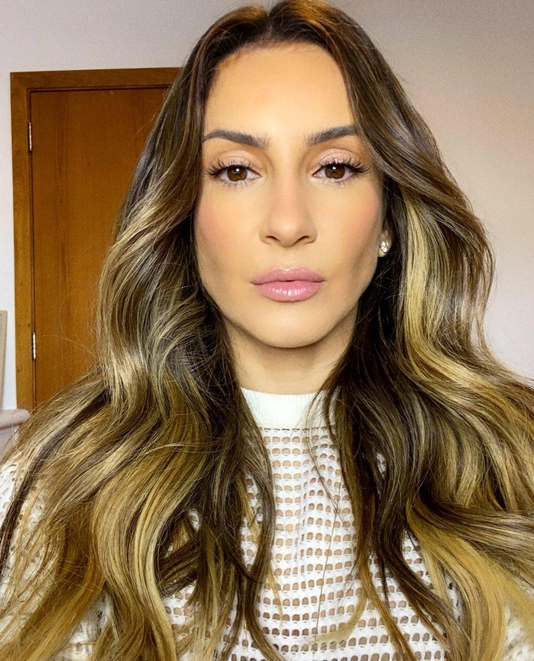 Claudia Leitte em selfie publicada no Instagram