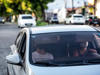 Segundo o Anuário da Segurança Viária de Fortaleza, a frequência do uso do cinto de segurança por passageiro no banco dianteiro caiu de 93% em 2019 para 53% em 2020.