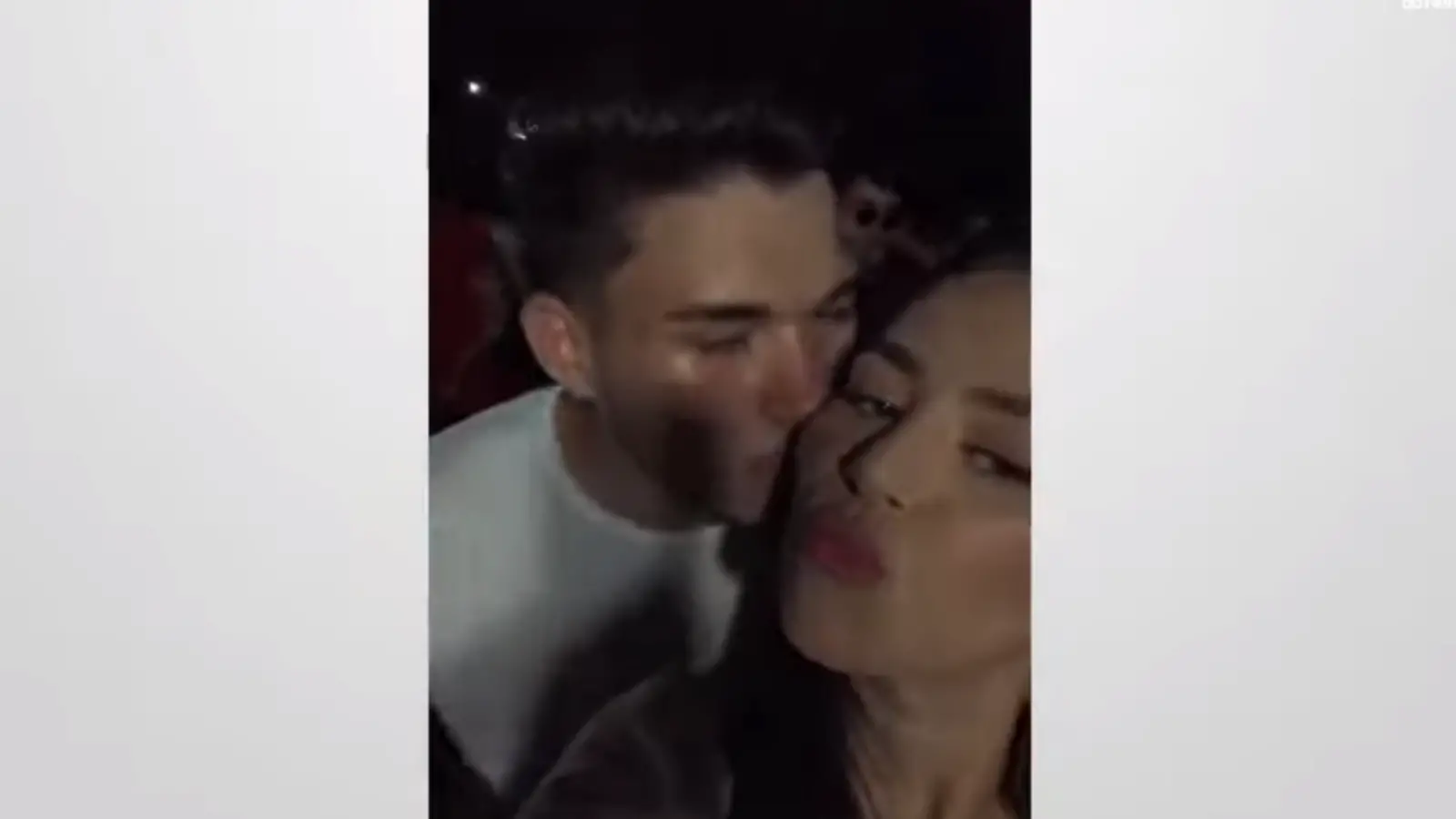 Jovem é beijada por dez pessoas em festa do beijo em Juazeiro do Norte