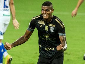 Cléber comemorando gol pelo Ceará