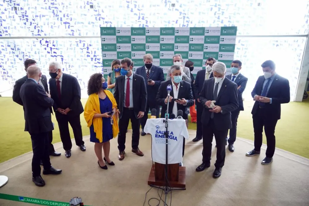 Deputados da oposição contra a desestatização da Eletrobrás