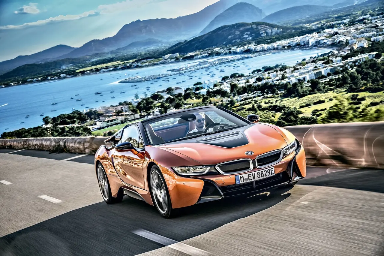 Esportivo híbrido ganha nova geração e possibilidade de dirigir com os cabelos ao vento