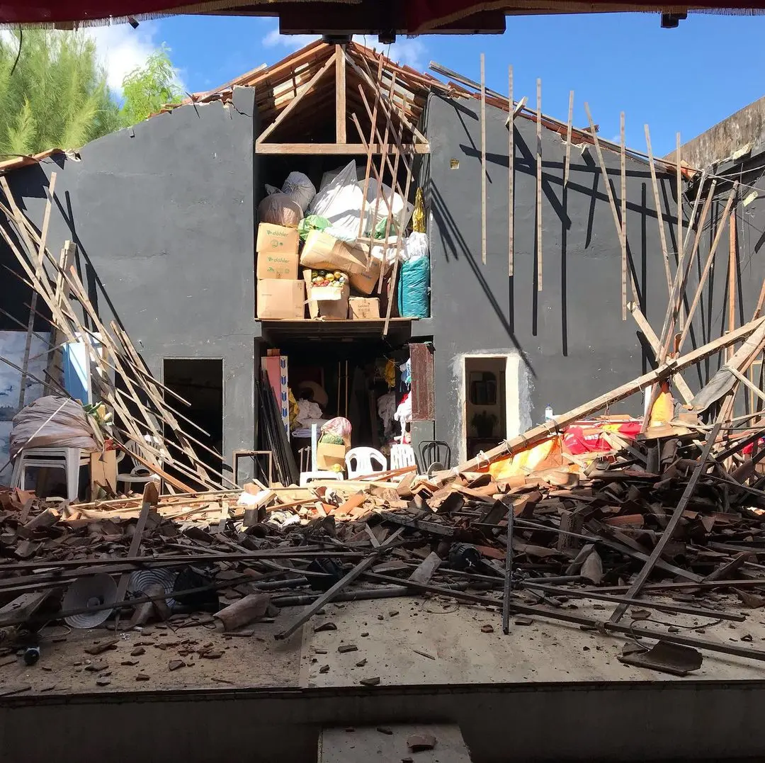 Trecho que desabou ficava em cima do palco do Teatro da Praia