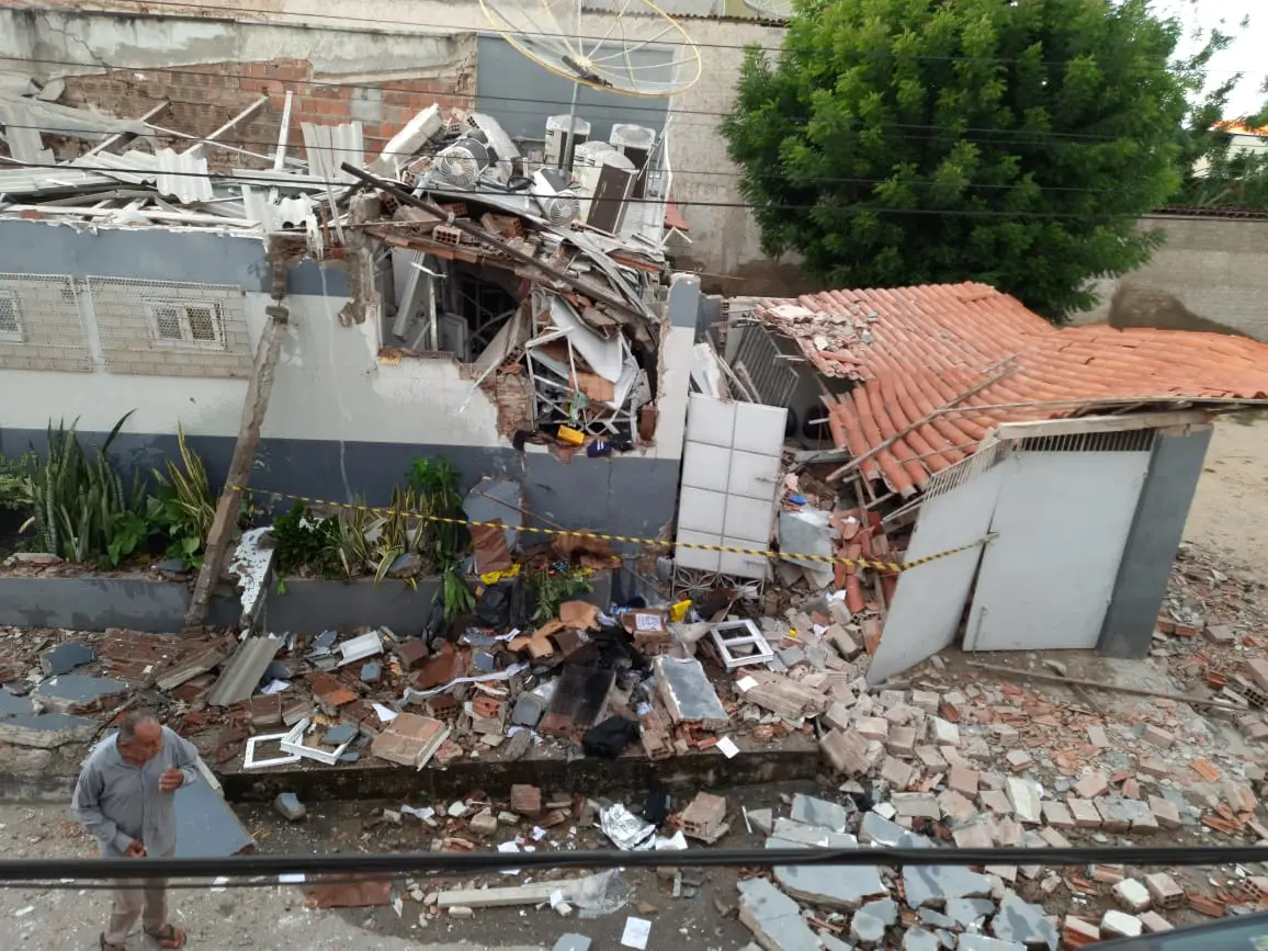 banco explode em Amontada