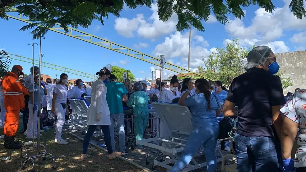 Incêndio atinge ala de tratamento da Covid-19 e deixa feridos no Hospital Municipal Zona Norte Doutor Nestor Piva, em Aracaju, Sergipe