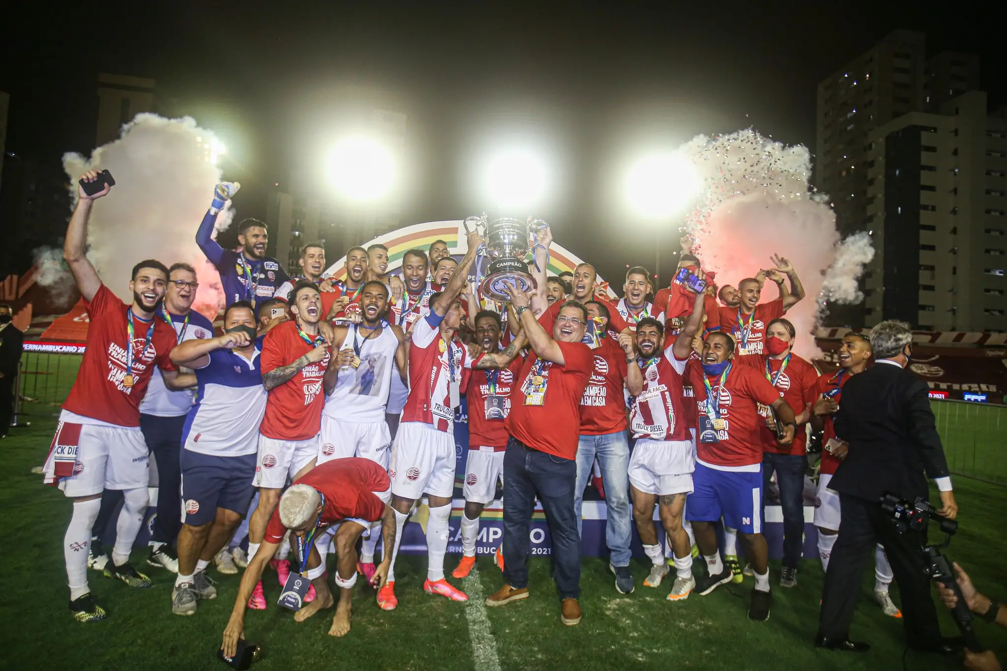 Elenco do Náutico comemora título do Campeonato Pernambucano