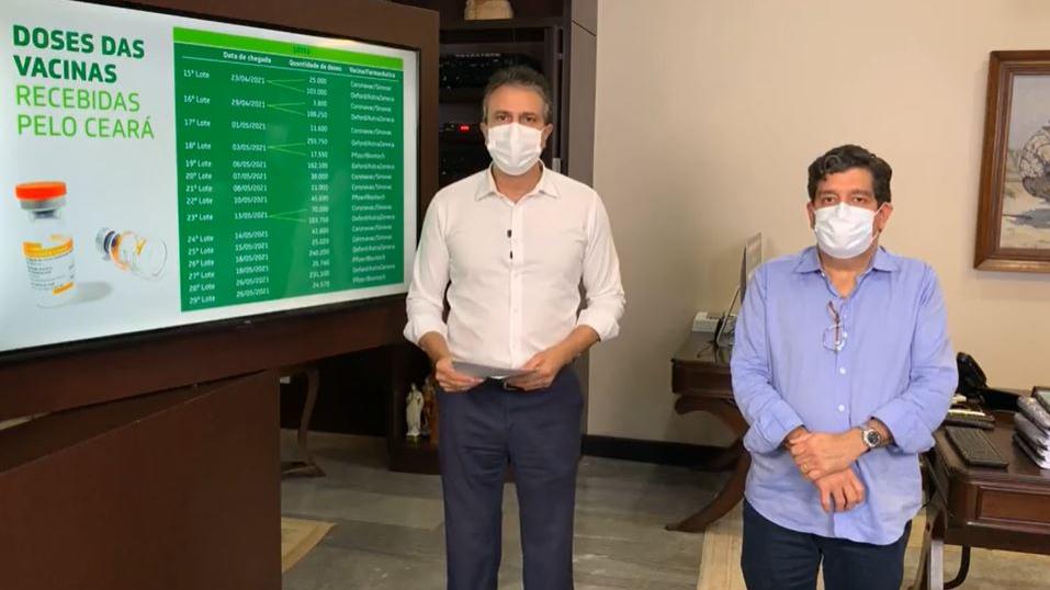 imagem da transmissão ao vivo do governador camilo santana e do secretario da saúde